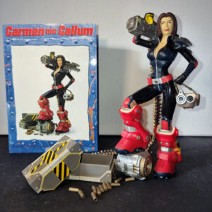 carmen MC CALLUM FIGURINE ATTAKUS FIGUIRNE RESINE