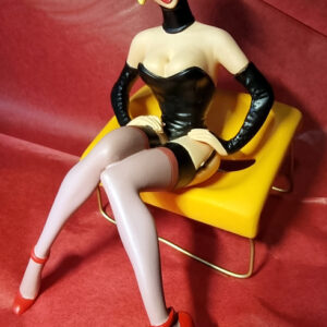 LOLA St Emett Figurine résine pin up sur fauteuil neuve sans boite