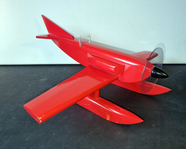 Michel Aroutcheff pour Vilac – Hydravion en bois laqué rouge - circa 1986  trés bon état